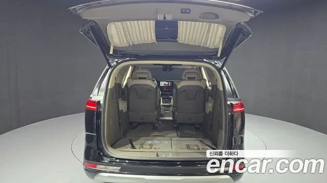 Kia Carnival Generation 4 — Фото автомобиля 20