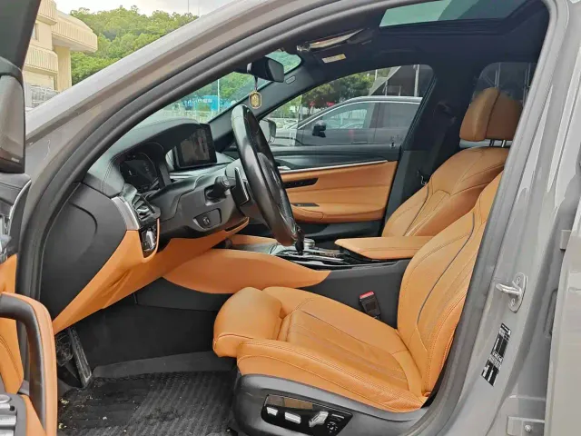 BMW 5 Series — Фото автомобиля 9
