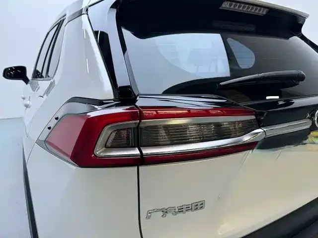 Toyota Wildlander — Фото автомобиля 12