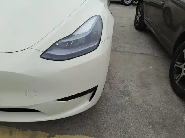 Tesla Model Y — Фото автомобиля 23