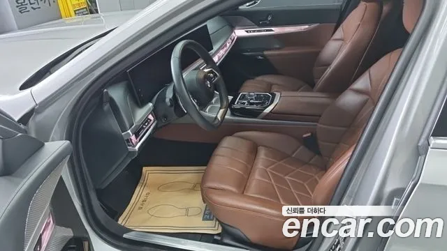 BMW 7 Series G70 — Фото автомобиля 7