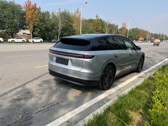 Li Auto i6 — Фото автомобиля 21