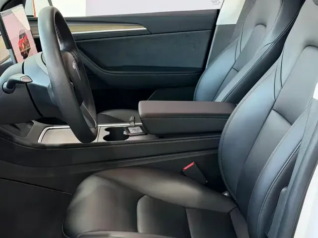 Tesla Model Y — Фото автомобиля 8
