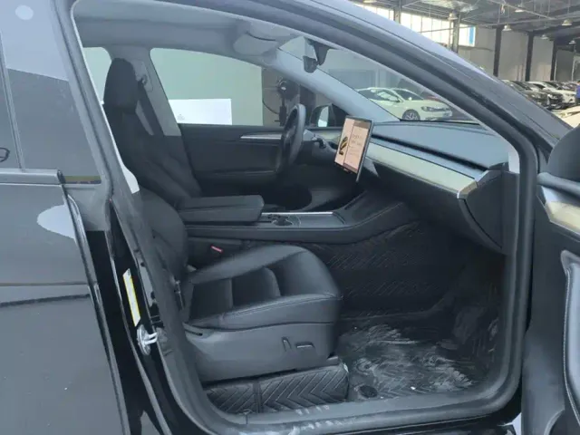 Tesla Model Y — Фото автомобиля 8