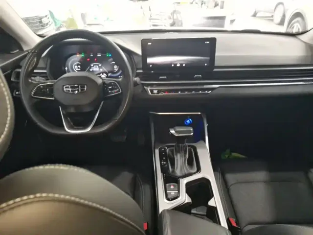 Geely Emgrand — Фото автомобиля 9