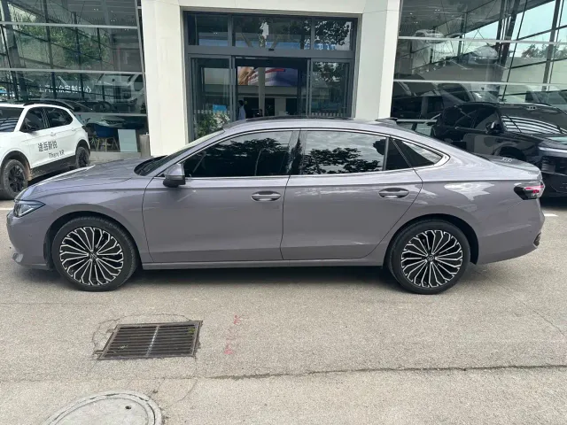 Volkswagen Passat — Фото автомобиля 2