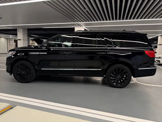 Lincoln Navigator — Фото автомобиля 4