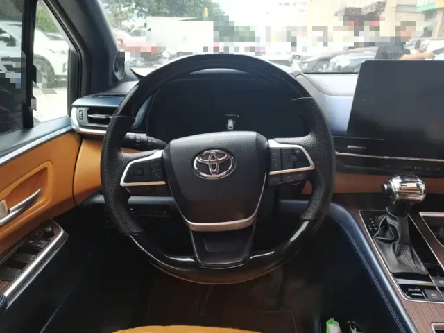 Toyota Sienna — Фото автомобиля 2