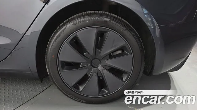 Tesla Model 3 — Фото автомобиля 6
