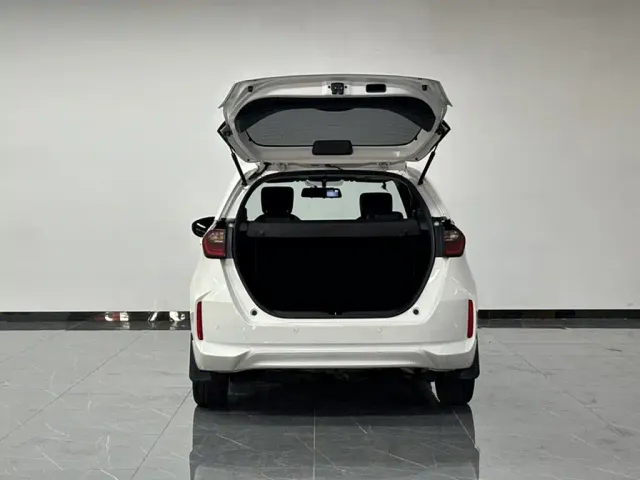 Honda Fit — Фото автомобиля 8