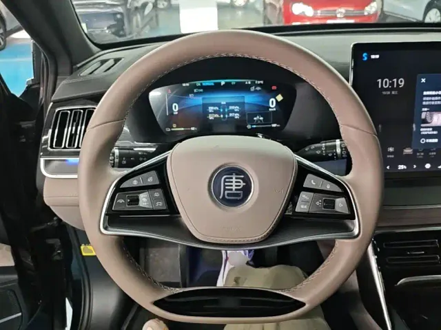 BYD Tang — Фото автомобиля 10