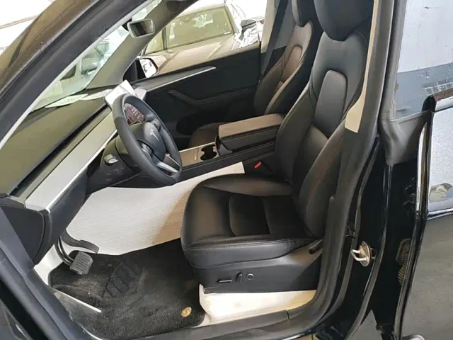 Tesla Model Y — Фото автомобиля 14