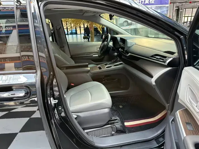 Toyota Granvia — Фото автомобиля 18
