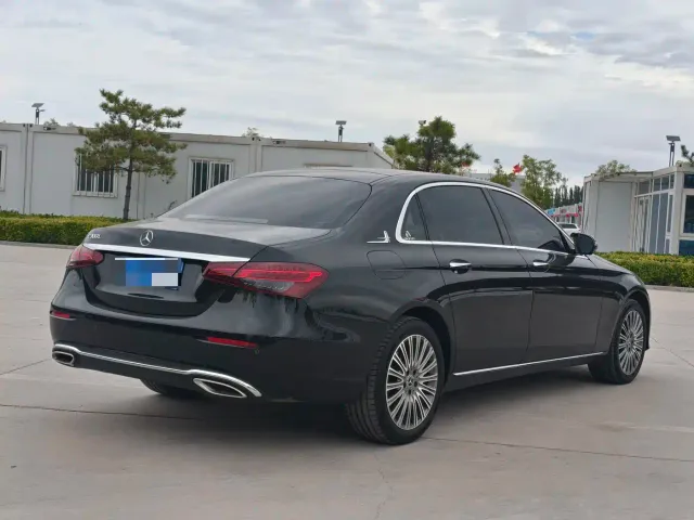 Mercedes-Benz E-Class — Фото автомобиля 18