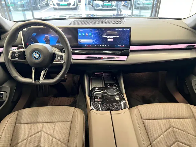 BMW i5 — Фото автомобиля 10
