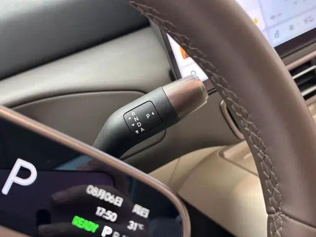 Li Auto MEGA — Фото автомобиля 21