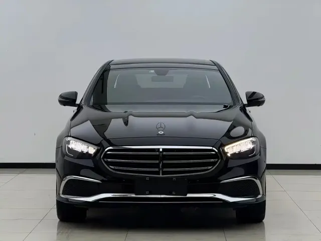 Mercedes-Benz E-Class — Фото автомобиля 2