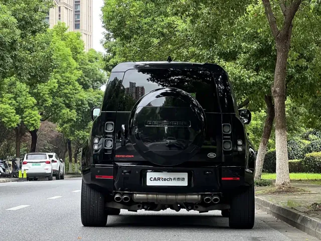 Land Rover Defender — Фото автомобиля 17