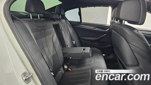BMW 5 Series G30 — Фото автомобиля 11