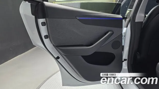 Tesla Model Y — Фото автомобиля 25