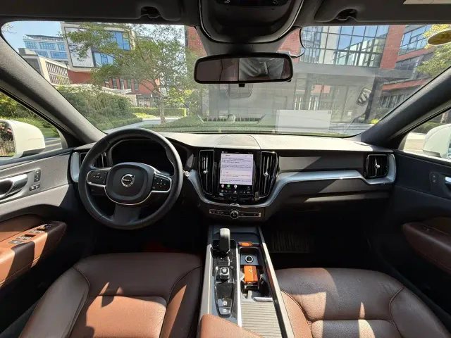 Volvo XC60 — Фото автомобиля 12