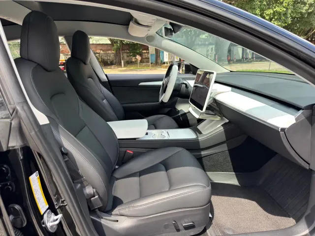 Tesla Model 3 — Фото автомобиля 17