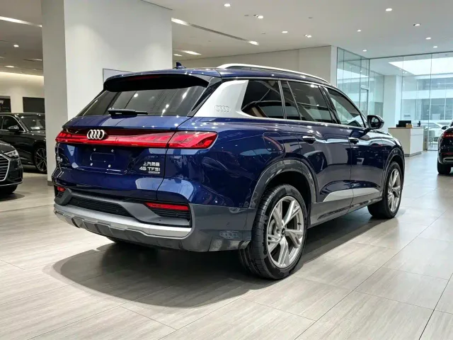 Audi Q6 — Фото автомобиля 9