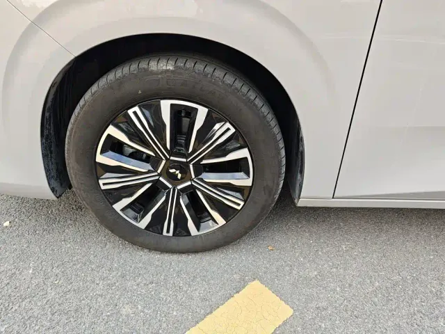 Wuling Starlight 730 — Фото автомобиля 22