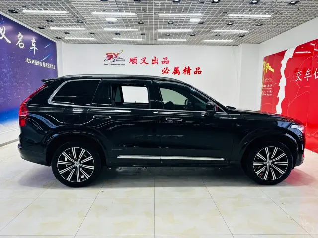 Volvo XC90 — Фото автомобиля 3