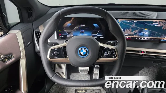 BMW iX — Фото автомобиля 19