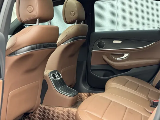 Mercedes-Benz E-Class — Фото автомобиля 10