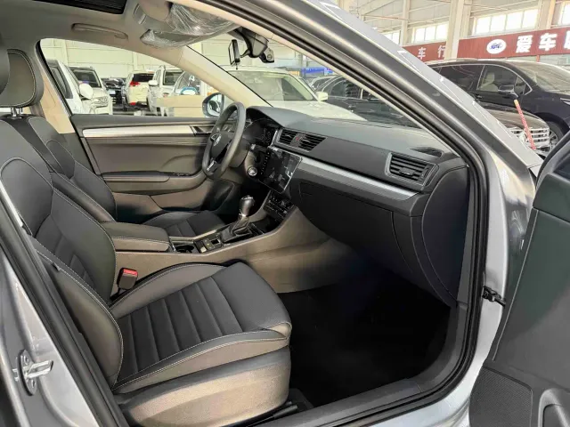 Skoda Superb — Фото автомобиля 17