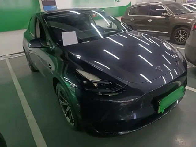 Tesla Model Y — Фото автомобиля 3