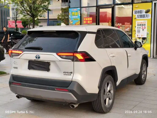 Toyota RAV4 — Фото автомобиля 9
