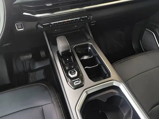 Geely Haoyue L — Фото автомобиля 13