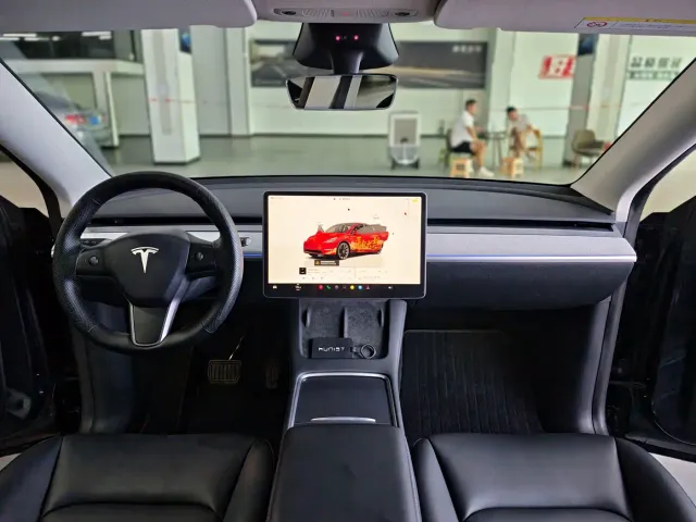 Tesla Model Y — Фото автомобиля 9