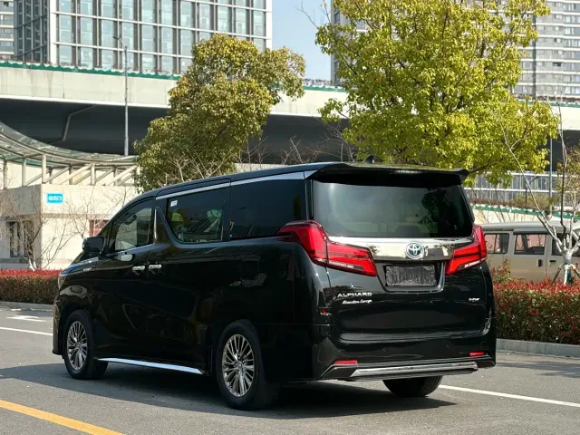 Toyota Alphard — Фото автомобиля 4
