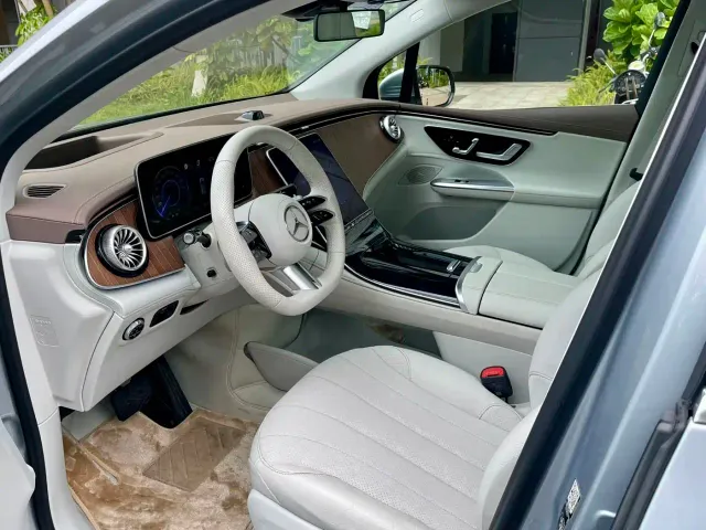 Mercedes-Benz EQE SUV — Фото автомобиля 3