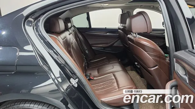 BMW 5 Series G30 — Фото автомобиля 17