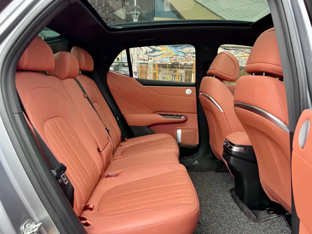 Changan Qiyuan E07 — Фото автомобиля 8