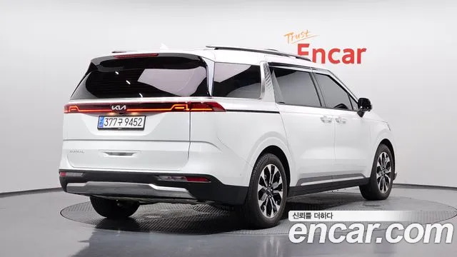 Kia Carnival Generation 4 — Фото автомобиля 2