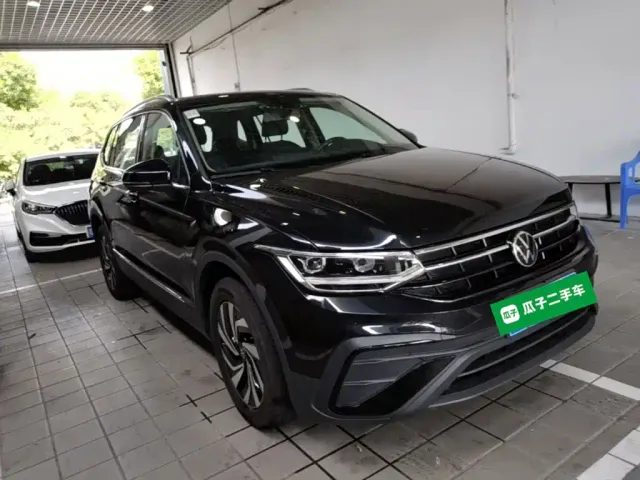 Volkswagen Tiguan L — Фото автомобиля 3