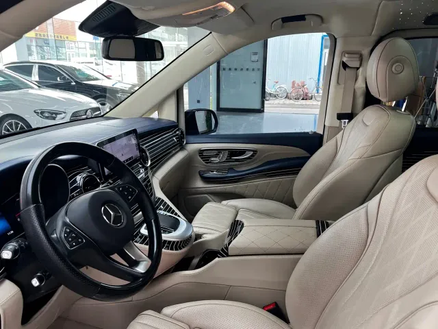 Mercedes-Benz V-Class — Фото автомобиля 16