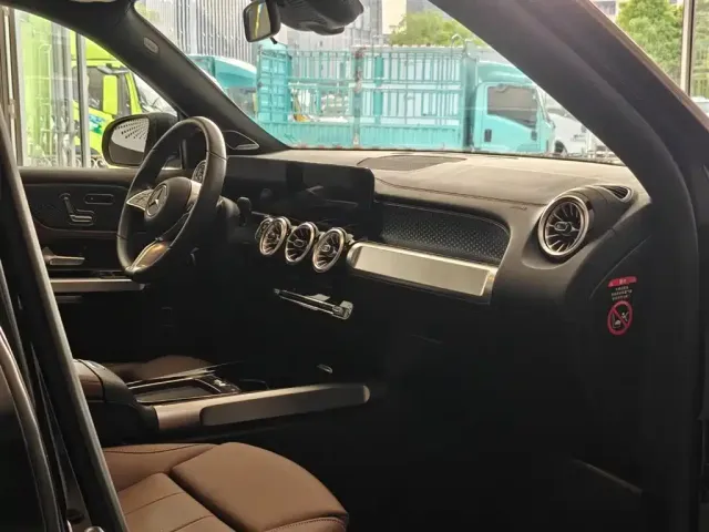 Mercedes-Benz EQB — Фото автомобиля 13