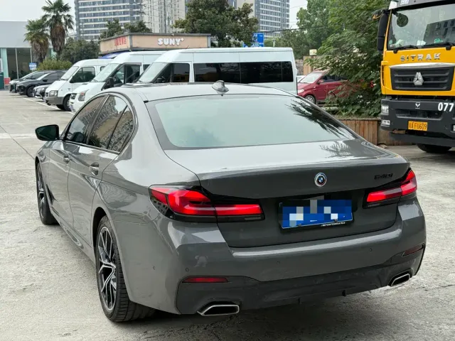 BMW 5 Series — Фото автомобиля 5
