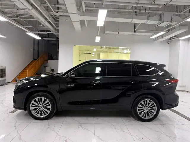 Toyota Highlander — Фото автомобиля 3