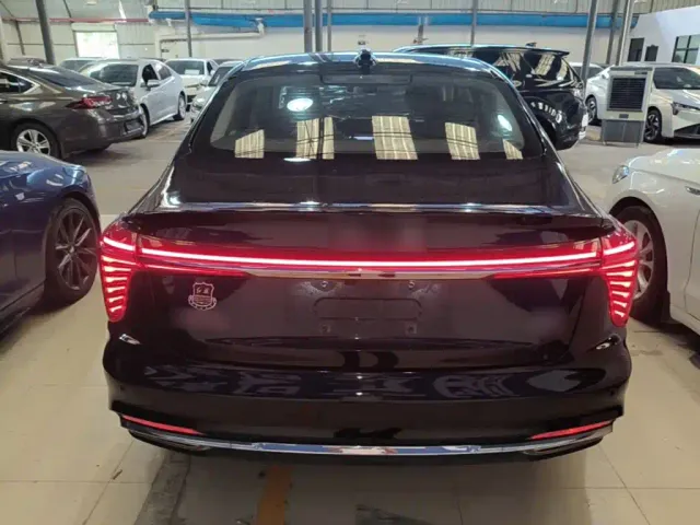 Hongqi H5 — Фото автомобиля 5