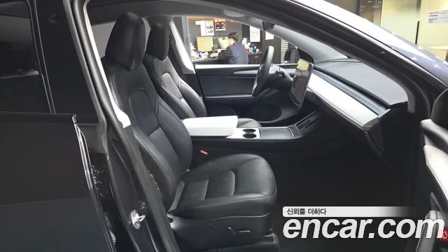 Tesla Model Y — Фото автомобиля 17