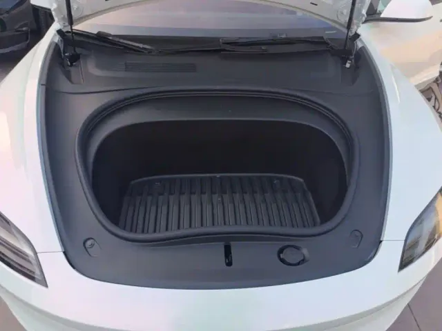 Tesla Model 3 — Фото автомобиля 19