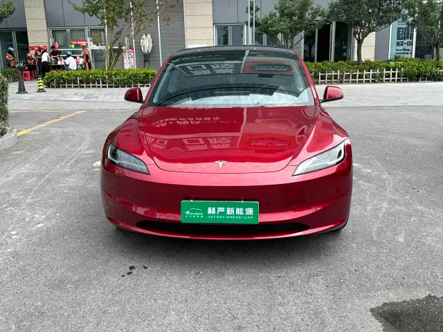 Tesla Model 3 — Фото автомобиля 2